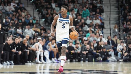 开云体育在线-五连败！爱德华兹：我们不能以疲劳为借口 本该在场去全力以赴