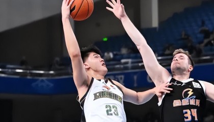 开云体育入口-辽宁男篮，昨晚比赛用了一名新人，表现不错，但很快又被换了下去