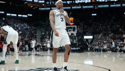 开云体育入口-凯尔登：我和尚帕尼都打满82场，这说明我们医疗团队有多棒