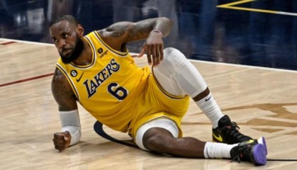 开云体育中国-0比2落后湖人依旧不慌 詹姆斯曾多次完成惊天逆转